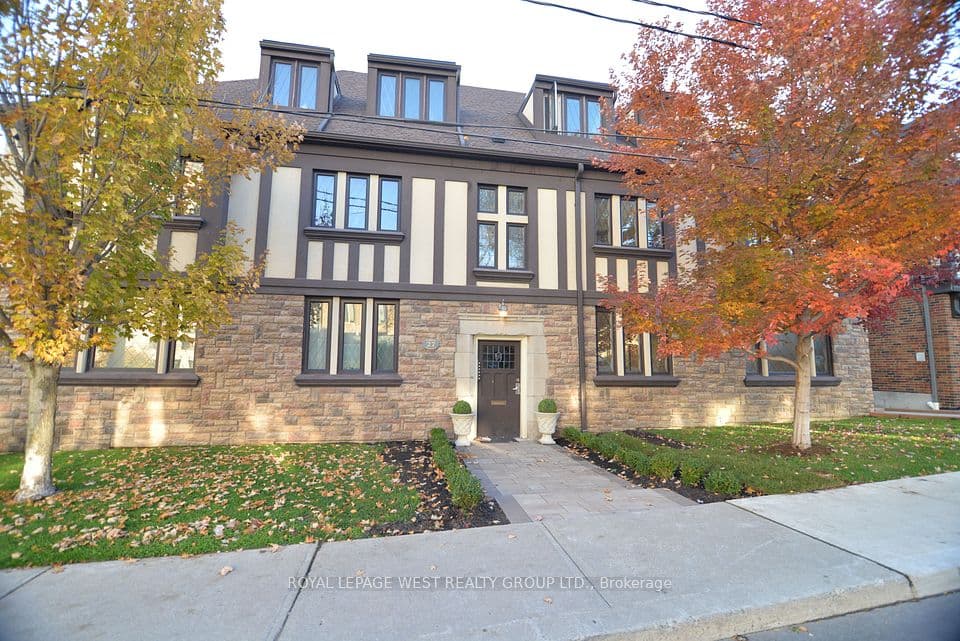 27 Mossom Road W, Toronto, ON M6S 1L9 – main photo