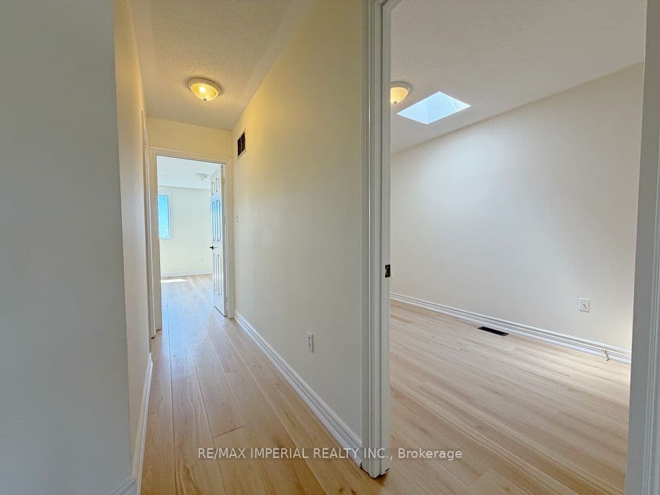623-623A The Queensway, Toronto, ON M8Y 1K4 – photo 3