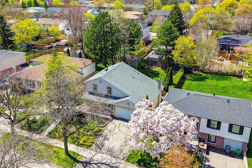 2231 Buttonbush Crescent, Mississauga, ON L5L 1C4 – photo 3