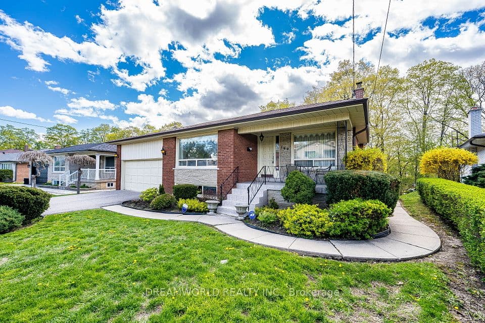 169 Grandravine Drive, Toronto, ON M3J 1B6 – main photo