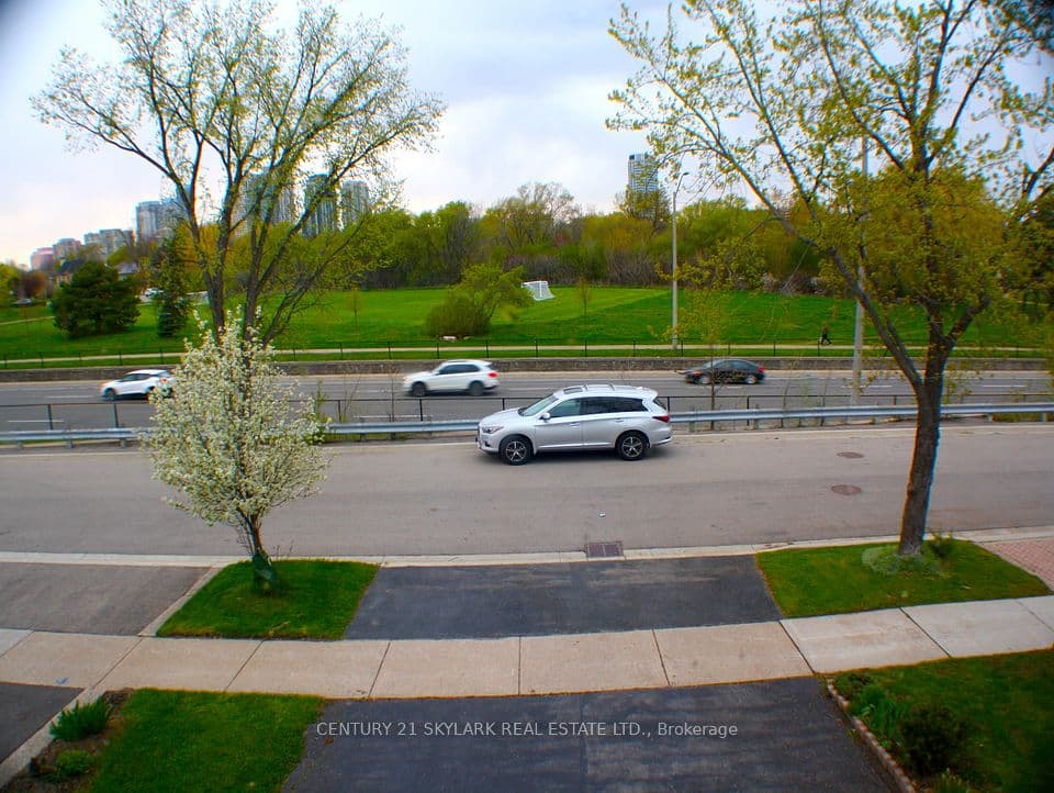 173 Lech Walesa Drive, Mississauga, ON L5B 3H1 – photo 3