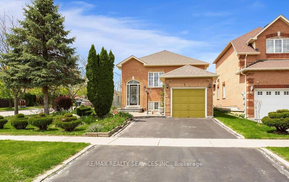 836 Avocado Crescent, Mississauga, ON L5W 1K4 – photo 3