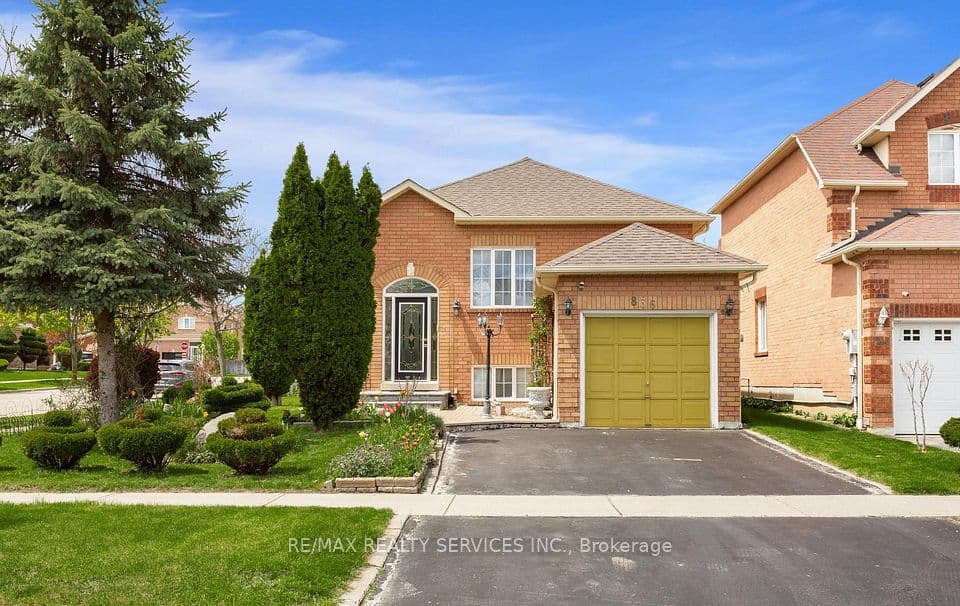 836 Avocado Crescent, Mississauga, ON L5W 1K4 – photo 2