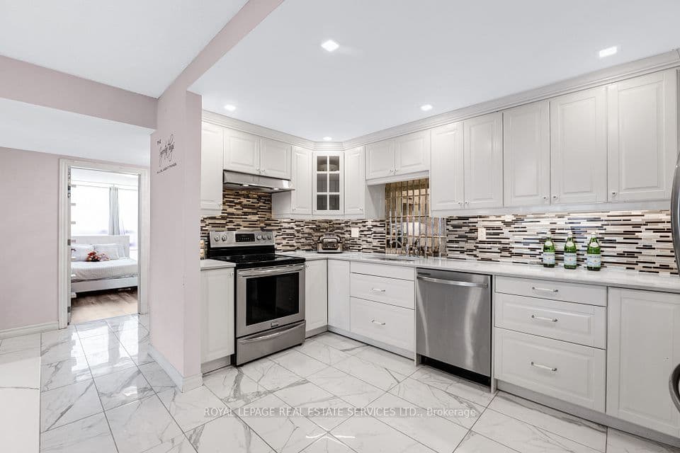 20 Speers Road 605, Oakville, ON L6K 3R5 – main photo