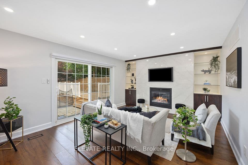 2059 Shawanaga Trail, Mississauga, ON L5H 3Z3 – photo 2