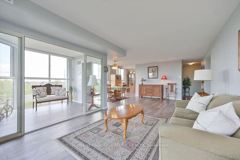 600 Rexdale Boulevard 403, Toronto, ON M9W 6T4 – main photo