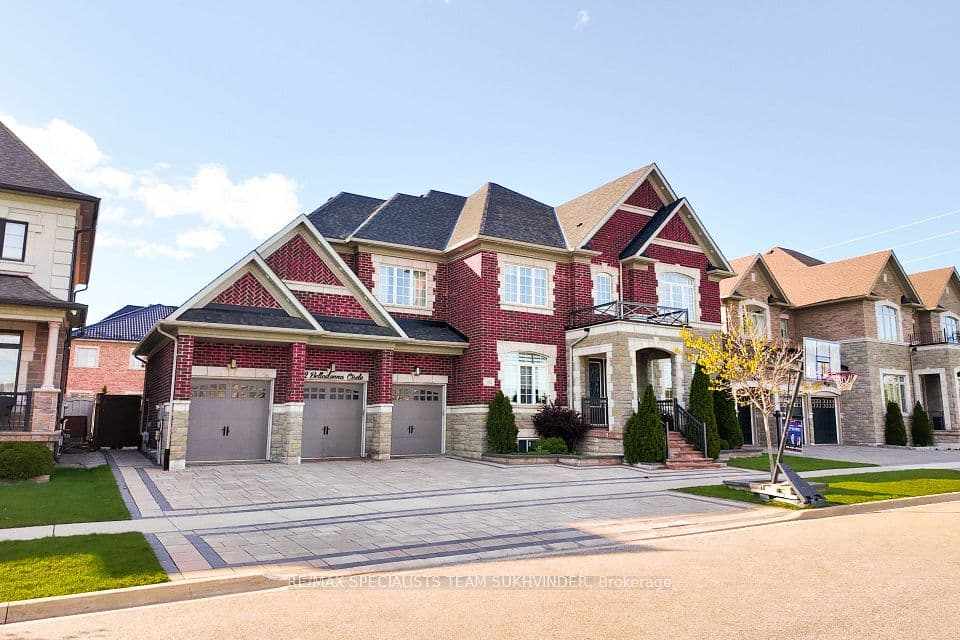 102 Belladonna Circle, Brampton, ON L6P 4B6 – photo 2