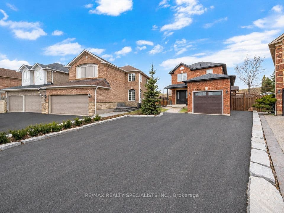 1169 Barnswallow Court, Mississauga, ON L5V 2J6 – photo 3