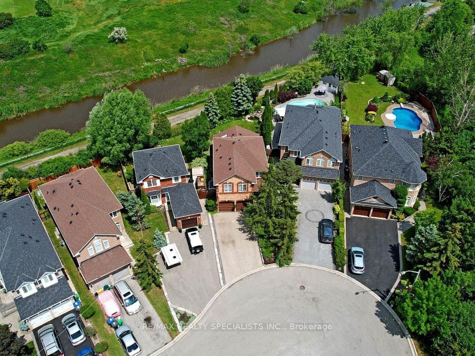 1169 Barnswallow Court, Mississauga, ON L5V 2J6 – main photo