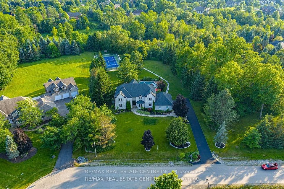 11135 Menzies Court, Milton, ON L0P 1B0 – photo 2