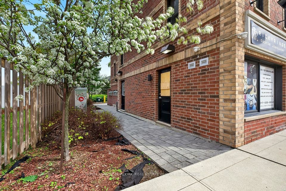 760 Lakeshore Road E 201, Mississauga, ON L5E 1C7 – photo 3