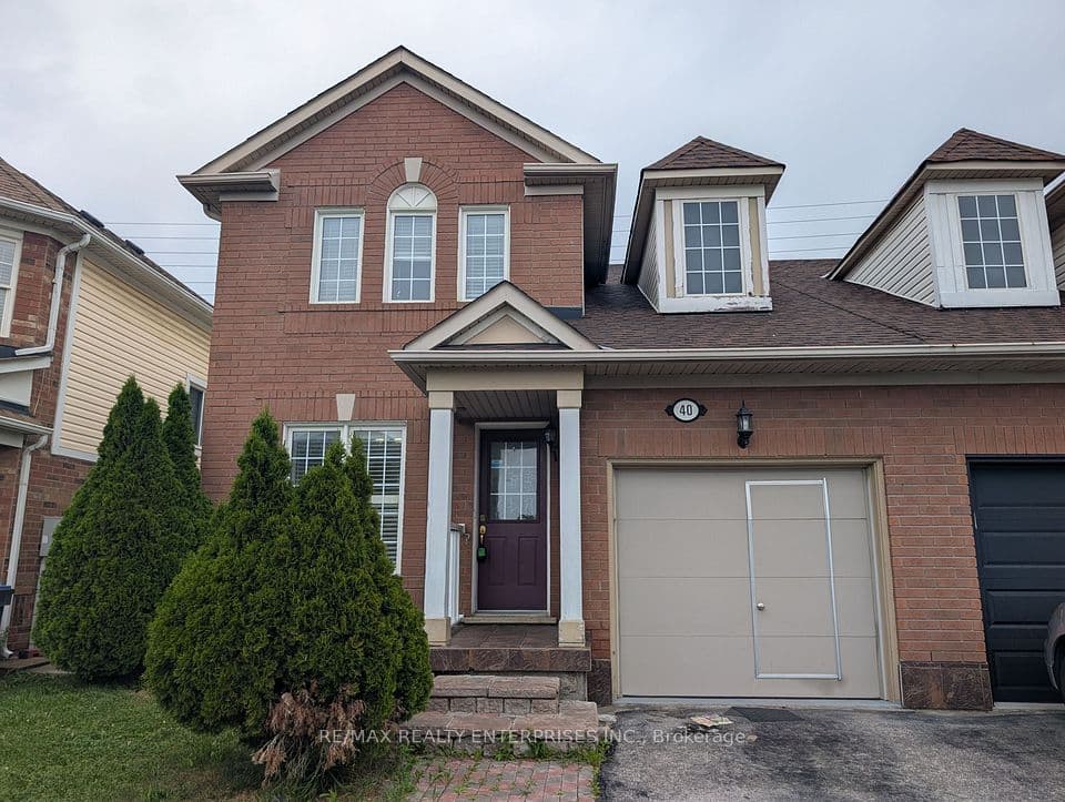 40 Sweetwood Circle, Brampton, ON L7A 2X7 – main photo