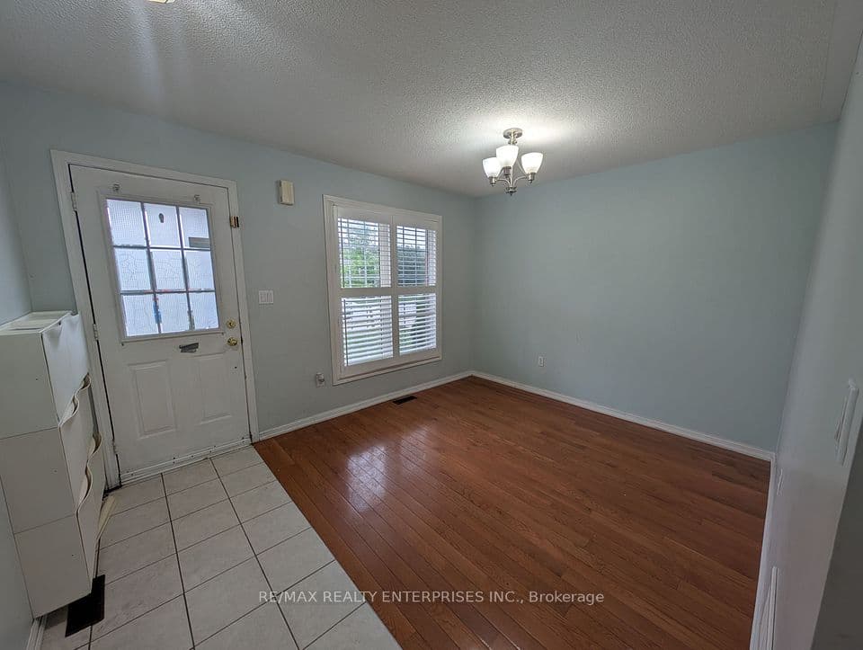 40 Sweetwood Circle, Brampton, ON L7A 2X7 – photo 2