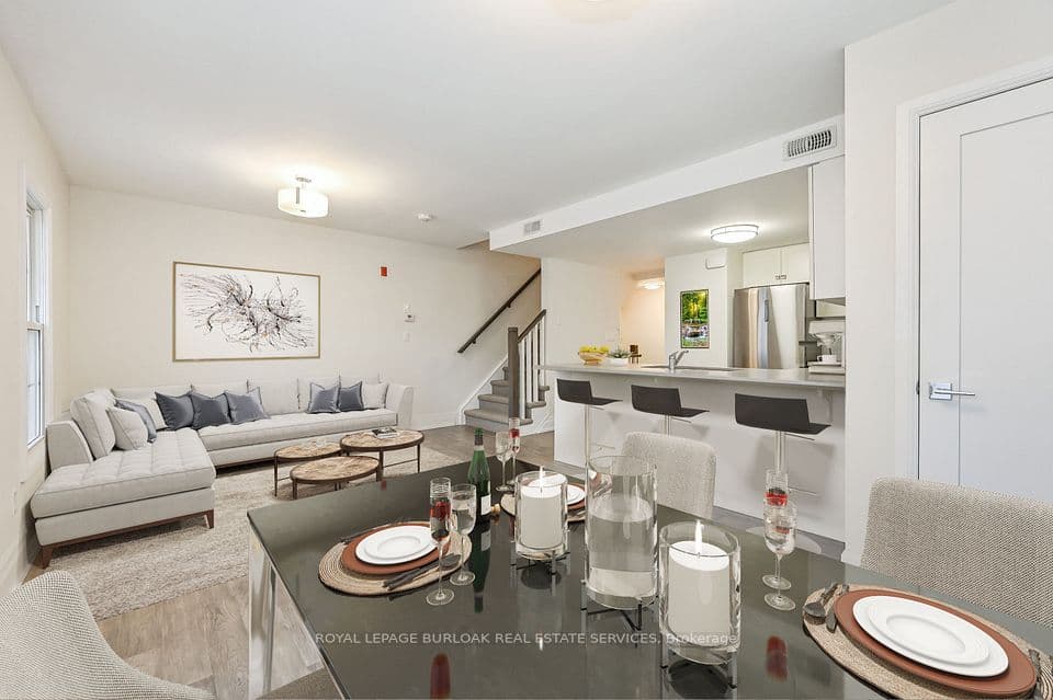 760 Lakeshore Road E 207, Mississauga, ON L5E 1C7 – main photo