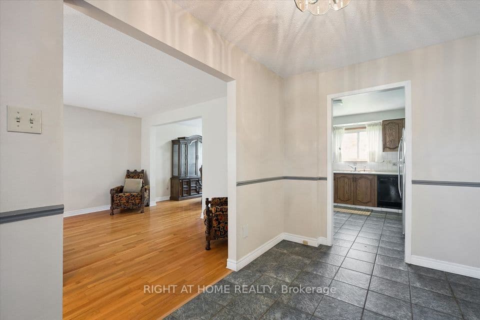 37 Moffatt Avenue, Brampton, ON L6Y 2L6 – photo 3