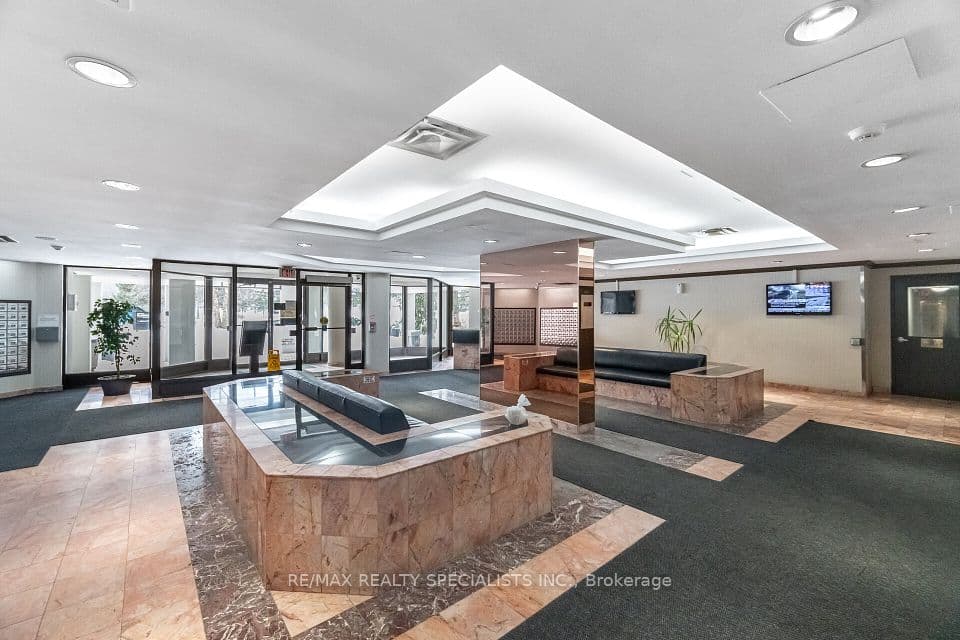 1 Rowntree Road 611, Toronto, ON M9V 5G7 – photo 3