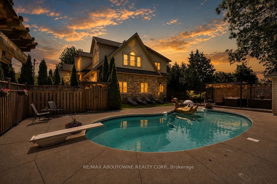 390 Seaton Drive, Oakville, ON L6L 3Y2 – photo 3