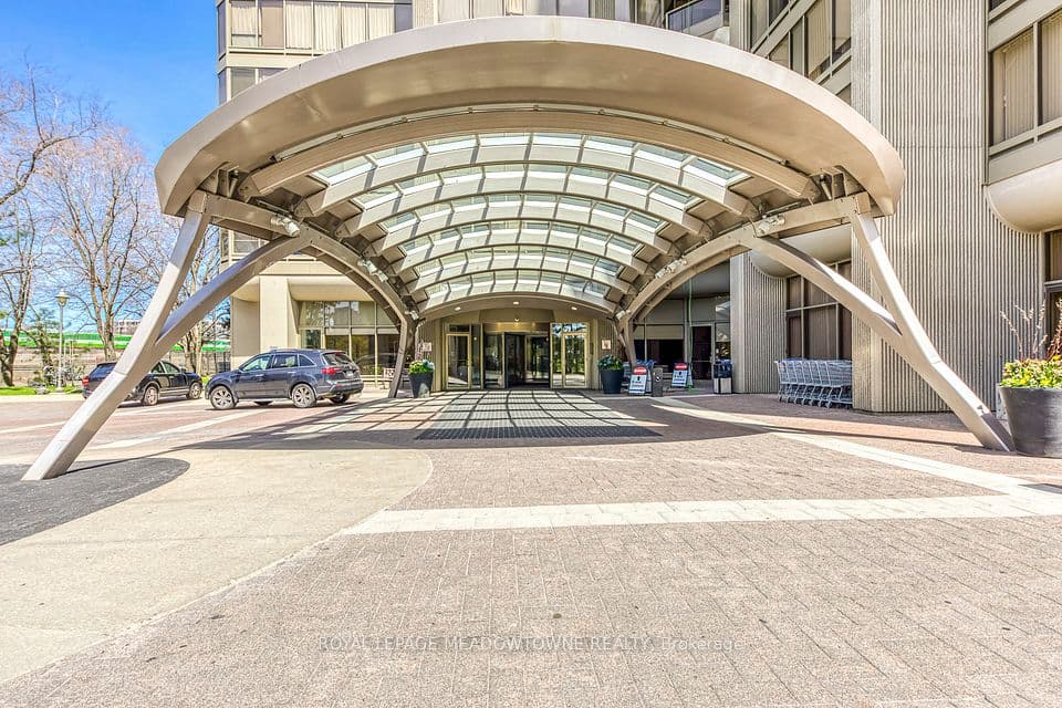 2045 Lakeshore Boulevard W 2011, Toronto, ON M8V 2Z6 – photo 3