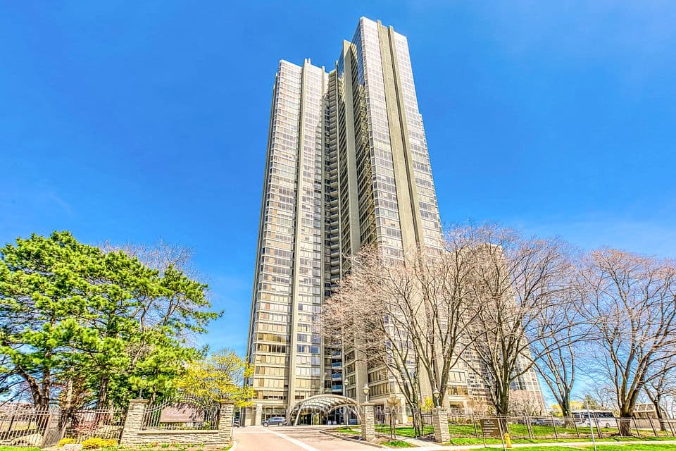 2045 Lakeshore Boulevard W 2011, Toronto, ON M8V 2Z6 – main photo