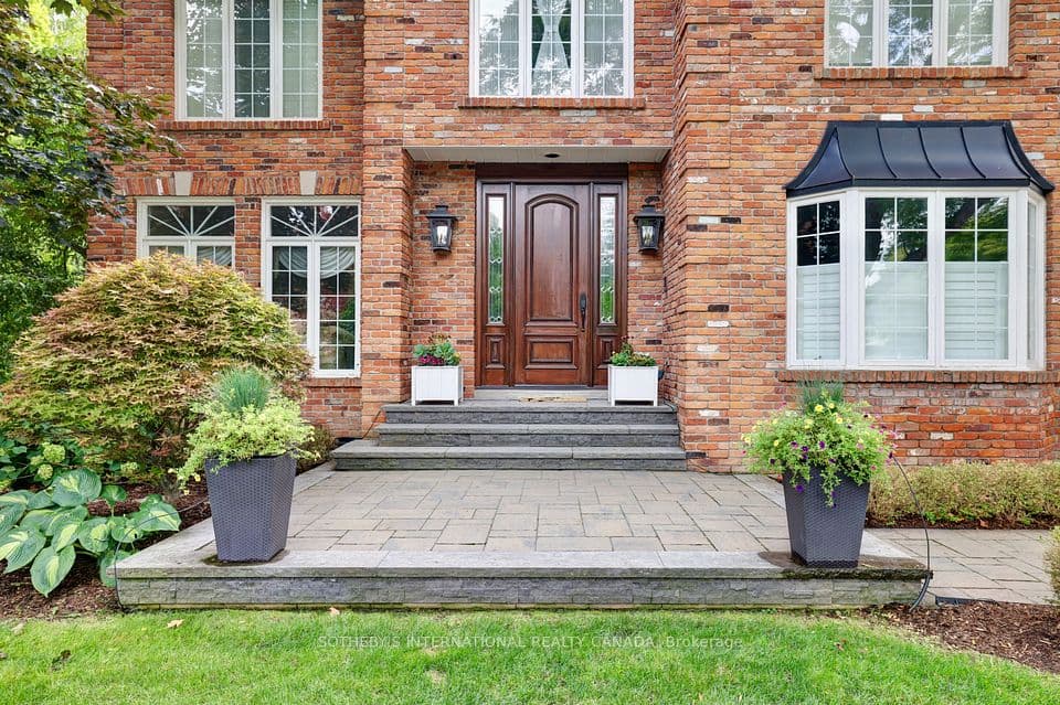 1379 Meadow Green Court, Mississauga, ON L5H 4J3 – photo 3