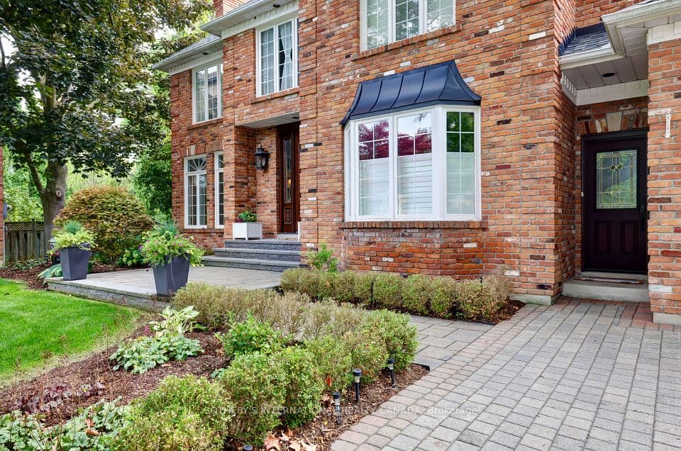 1379 Meadow Green Court, Mississauga, ON L5H 4J3 – photo 2