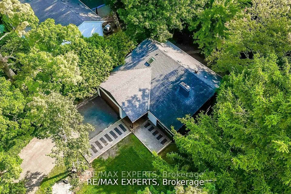 1135 Greenoaks Drive, Mississauga, ON L5J 3A1 – main photo