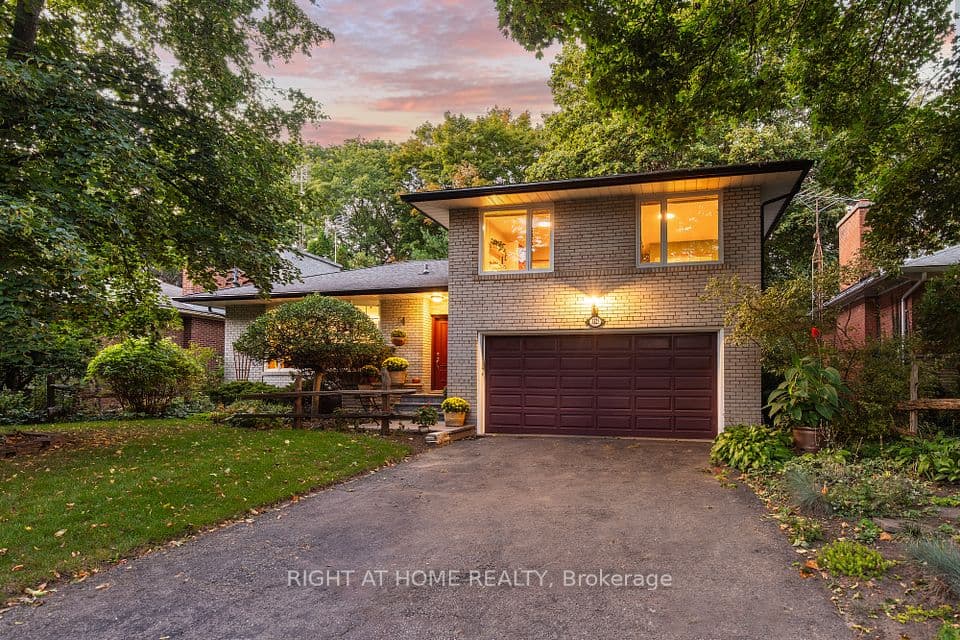 3325 Enniskillen Circle, Mississauga, ON L5C 2M9 – main photo