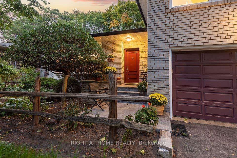 3325 Enniskillen Circle, Mississauga, ON L5C 2M9 – photo 3