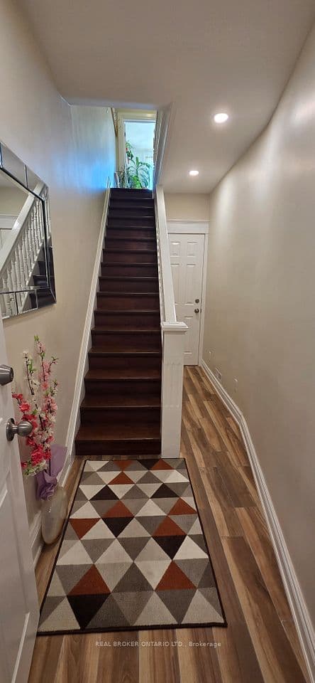 17 Howard Park Avenue, Toronto, ON M6R 1V3 – photo 3