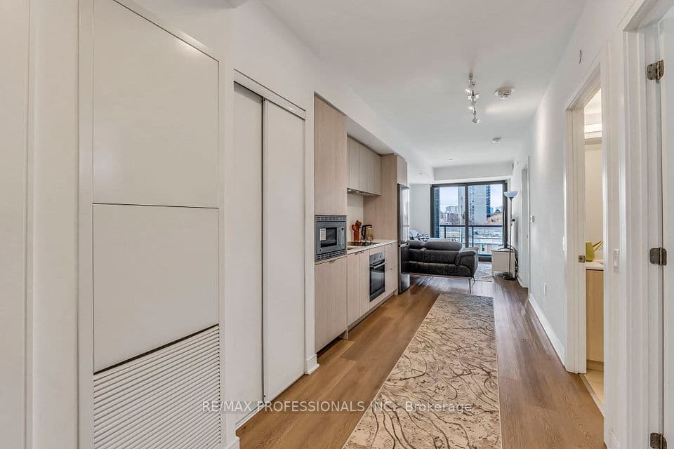 86 Dundas Street E 404, Mississauga, ON L5A 0B1 – photo 2