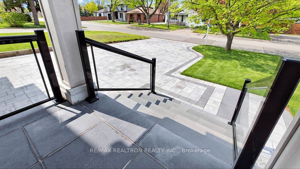 9 Roxaline Street, Toronto, ON M9P 2Y6 – photo 3
