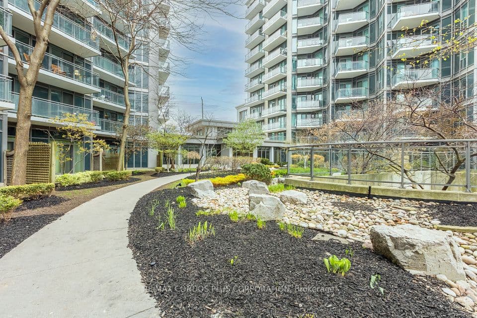 2119 Lake Shore Boulevard W 317, Toronto, ON M8V 4E8 – main photo
