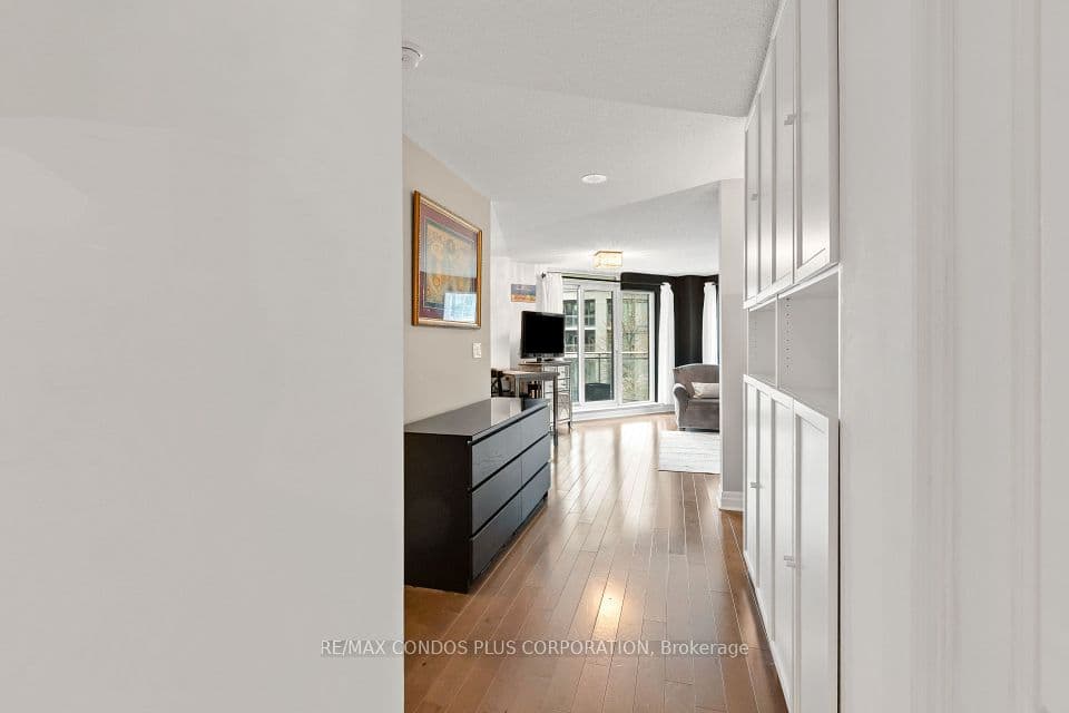 2119 Lake Shore Boulevard W 317, Toronto, ON M8V 4E8 – photo 2