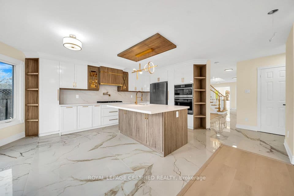5016 Natkarni Crescent, Mississauga, ON L5V 1L2 – main photo
