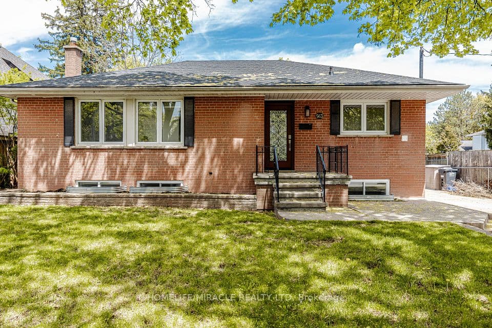 563 Taplow Crescent, Oakville, ON L6L 4V9 – main photo