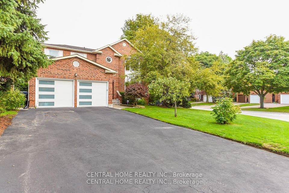 4 Robaldon Road, Toronto, ON M9A 5A7 – main photo