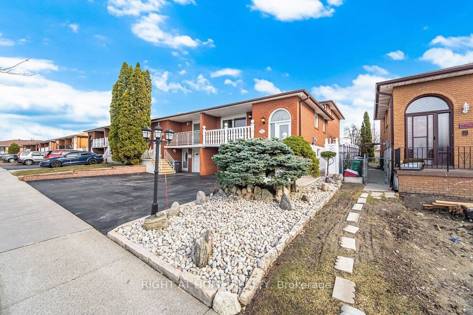 3938 Midhurst Lane, Mississauga, ON L4Z 1C7 – photo 3