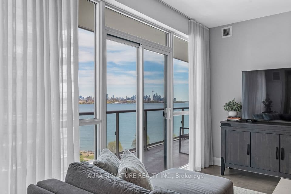 110 Marine Parade Drive 901, Toronto, ON M8V 0A3 – main photo