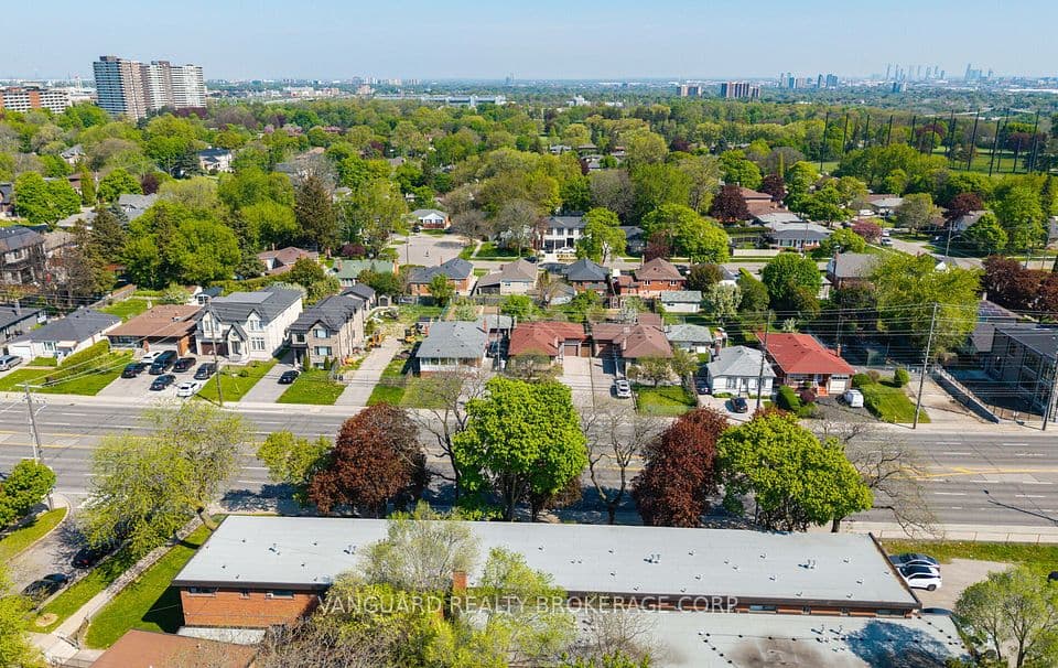 182 Dixon Road, Toronto, ON M9P 2L8 – photo 2