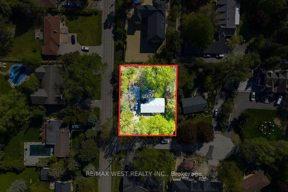 1610 Magenta Court, Mississauga, ON L5G 3A7 – photo 2
