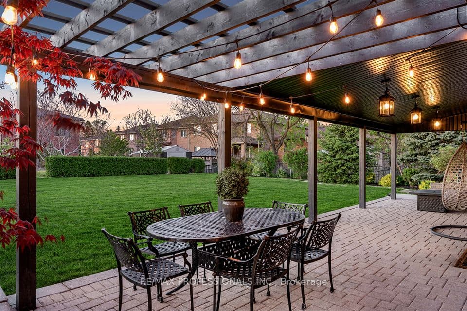 182 Gracefield Avenue, Toronto, ON M6L 1L8 – photo 2