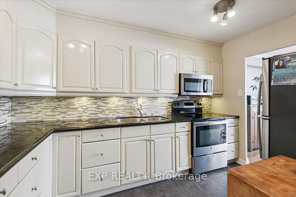 44 Longbourne Drive 412, Toronto, ON M9R 2M7 – photo 2