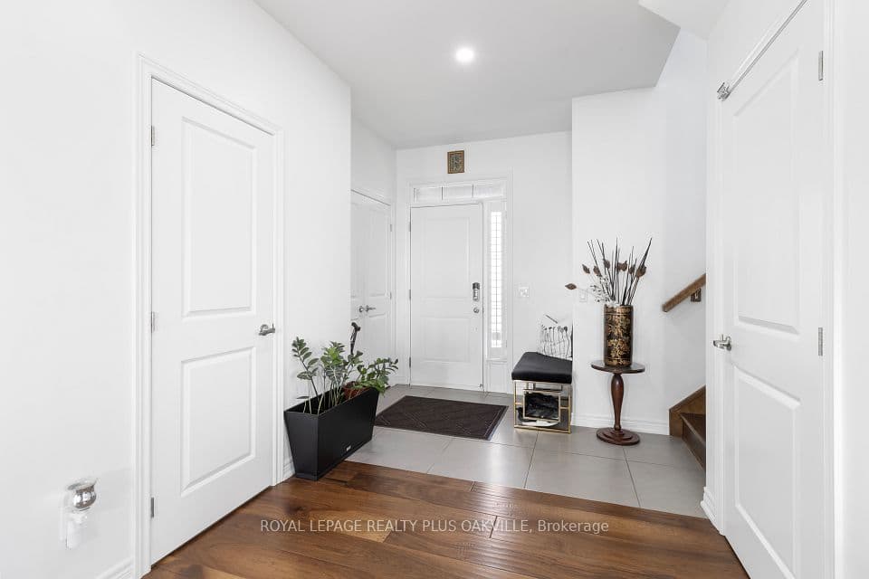 2386 Natasha Circle, Oakville, ON L6M 1P2 – photo 3