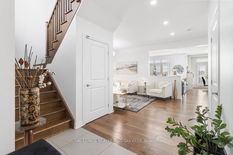 2386 Natasha Circle, Oakville, ON L6M 1P2 – photo 2