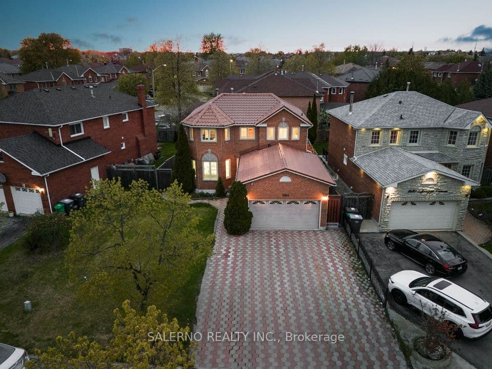 1684 Moongate Crescent, Mississauga, ON L5M 4S9 – photo 2