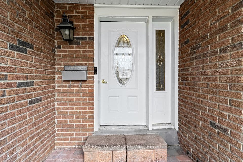 13 Linkdale Road, Brampton, ON L6V 3A1 – photo 2