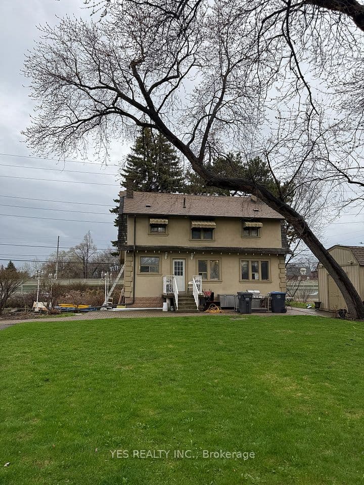 199 North Service Road, Mississauga, ON L5A 1A4 – main photo