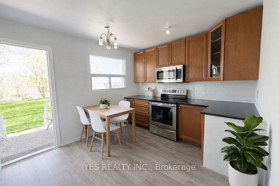199 North Service Road, Mississauga, ON L5A 1A4 – photo 2