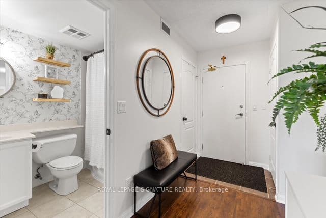 1150 Parkwest Place 207, Mississauga, ON L5E 3K4 – photo 2