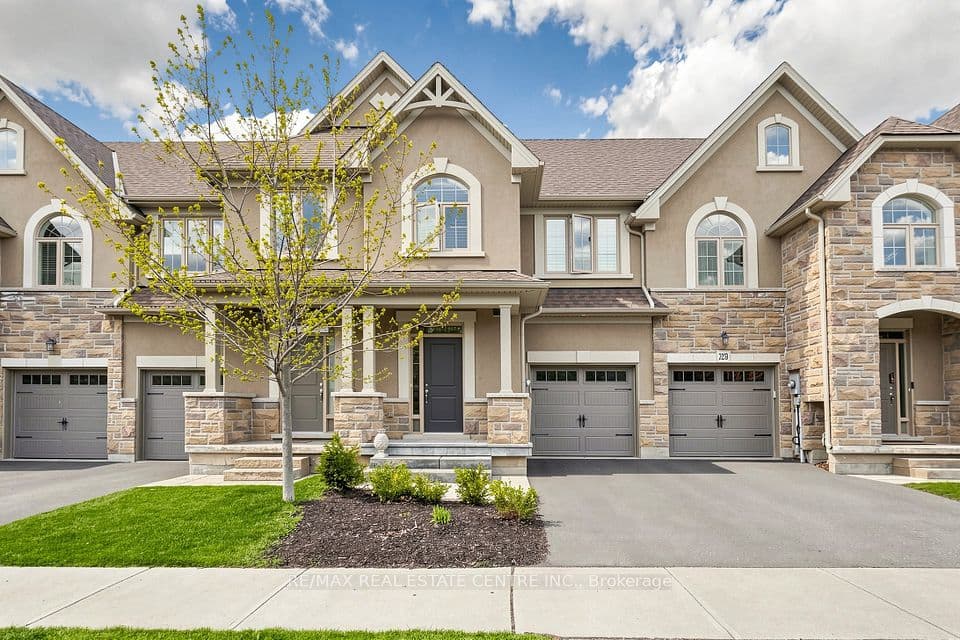 2350 Natasha Circle, Oakville, ON L6M 1N9 – main photo